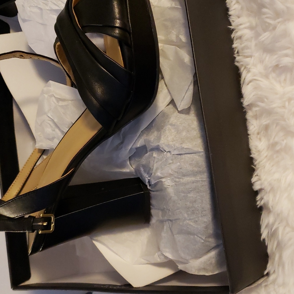 Womens Naturalizer leather slingback heel sandals in box, no tags